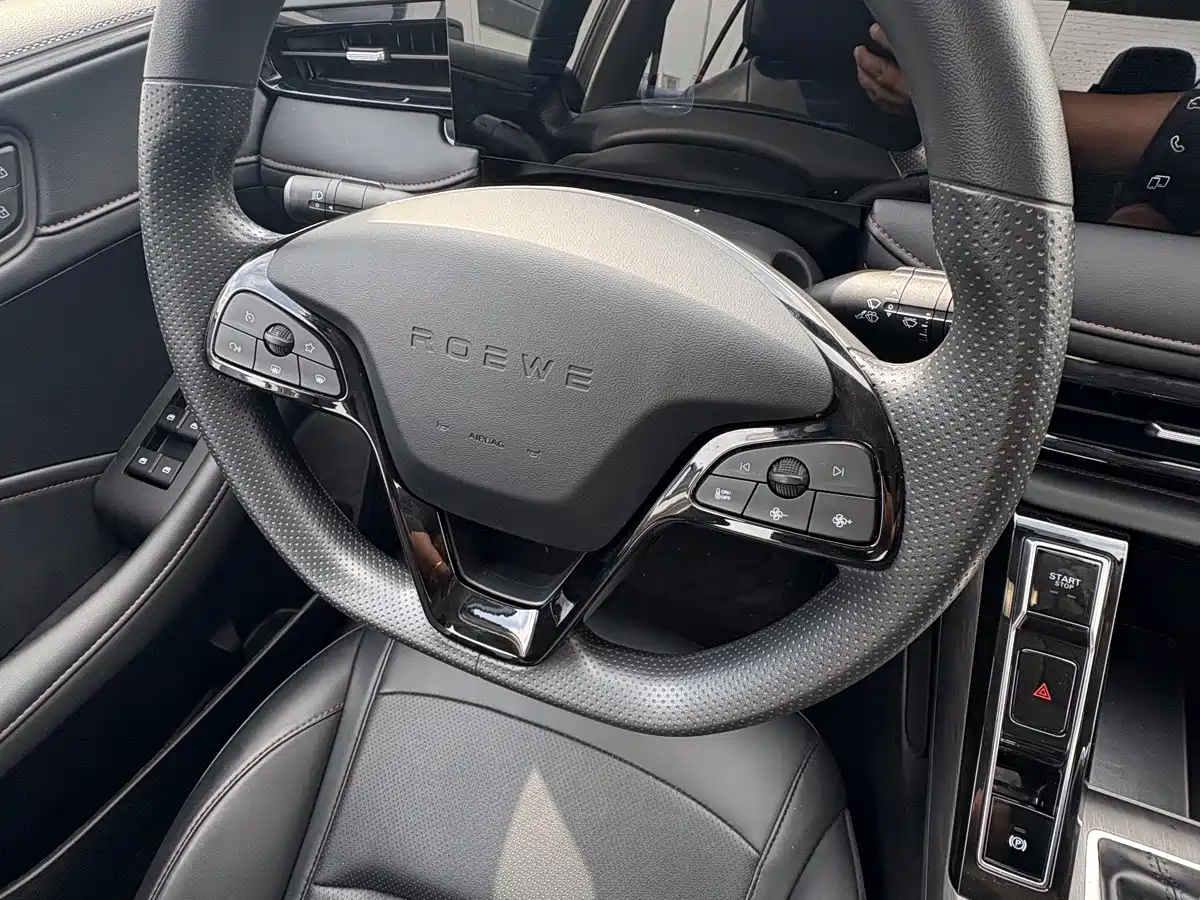 Фото 8 - Roewe i5