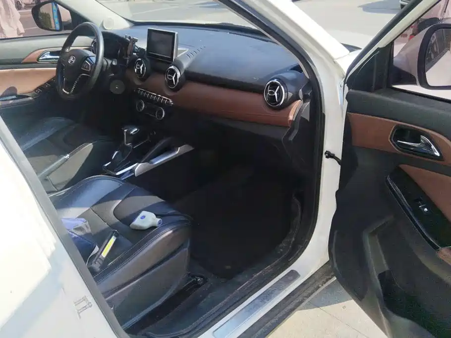 BAIC Changhe Q35 2017 2016 1.5L Automatic Smart Edition
