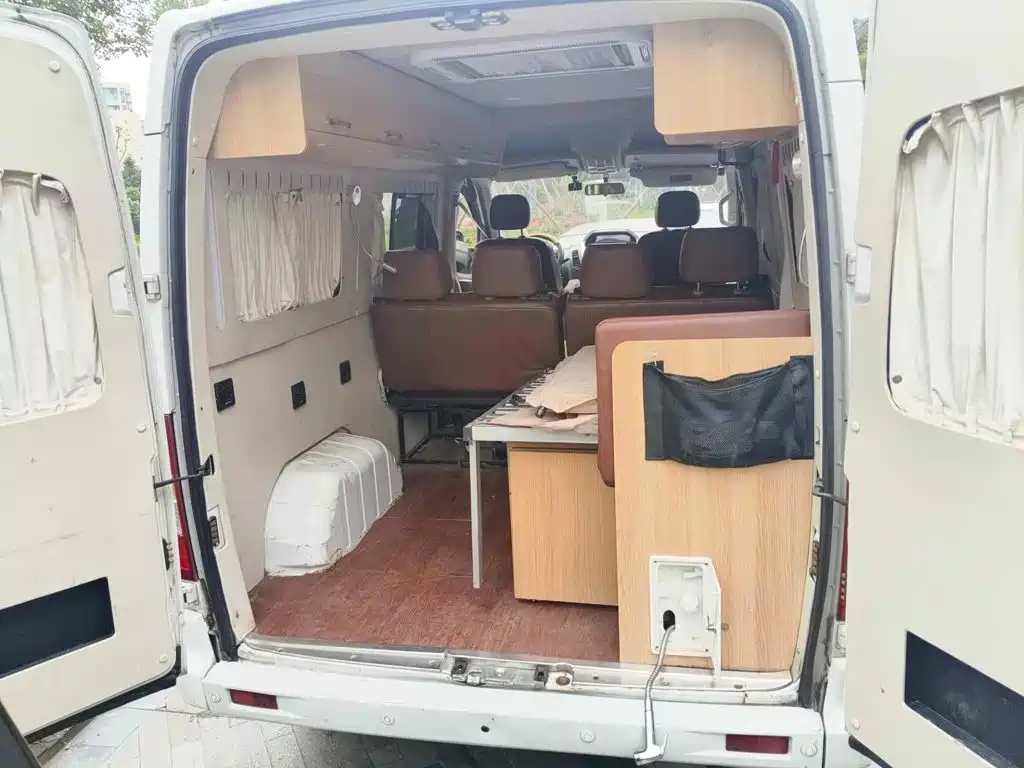 SAIC Maxus Xintu V80 2016 2016 2.5T AMT Aoyun Express China V Short Wheelbase Medium Roof 6-seater