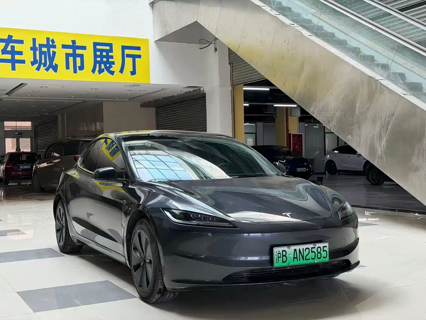 TESLA MODEL 3