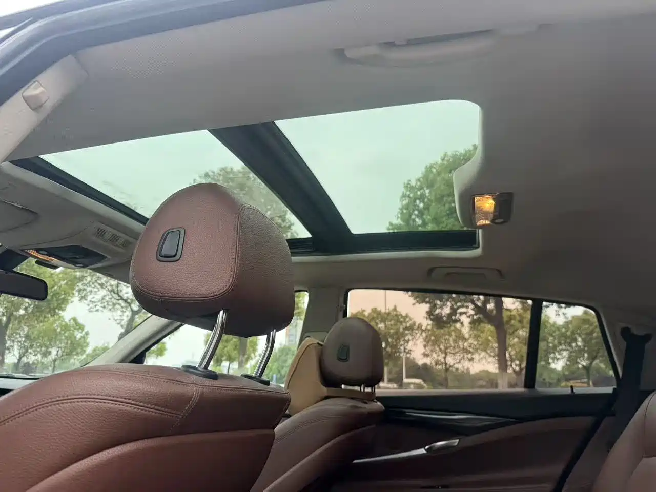 BMW 5 Series GT 2015 528i Luxury фото 22