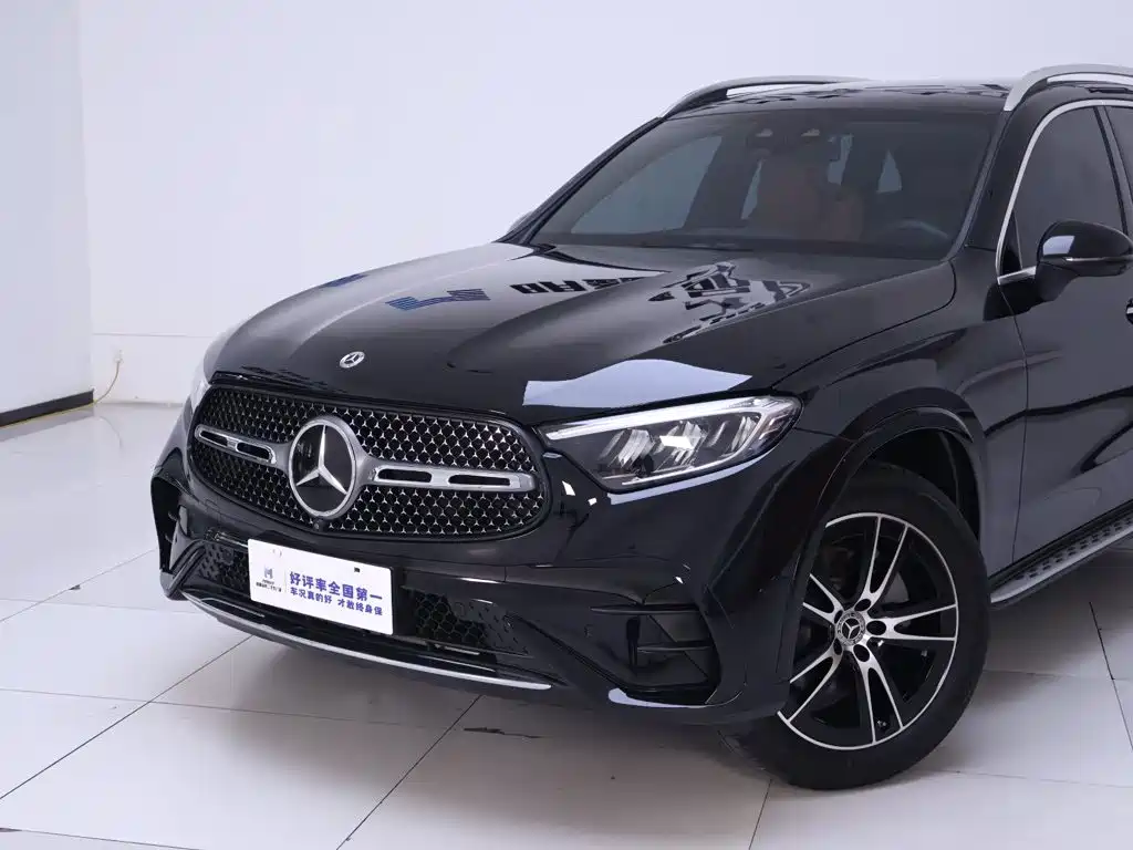 Photo 3 - Mercedes-Benz GLC