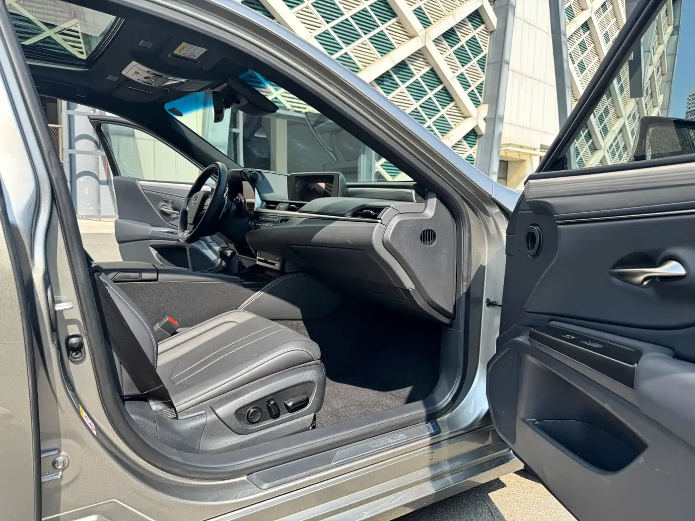 Фото 9 - Lexus ES