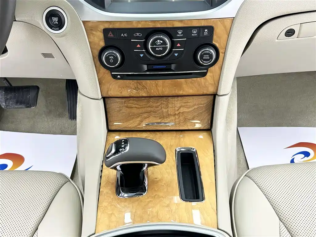 Chrysler 300C (Import) 2015 2013 Model 3.6L Premium Comfort Edition