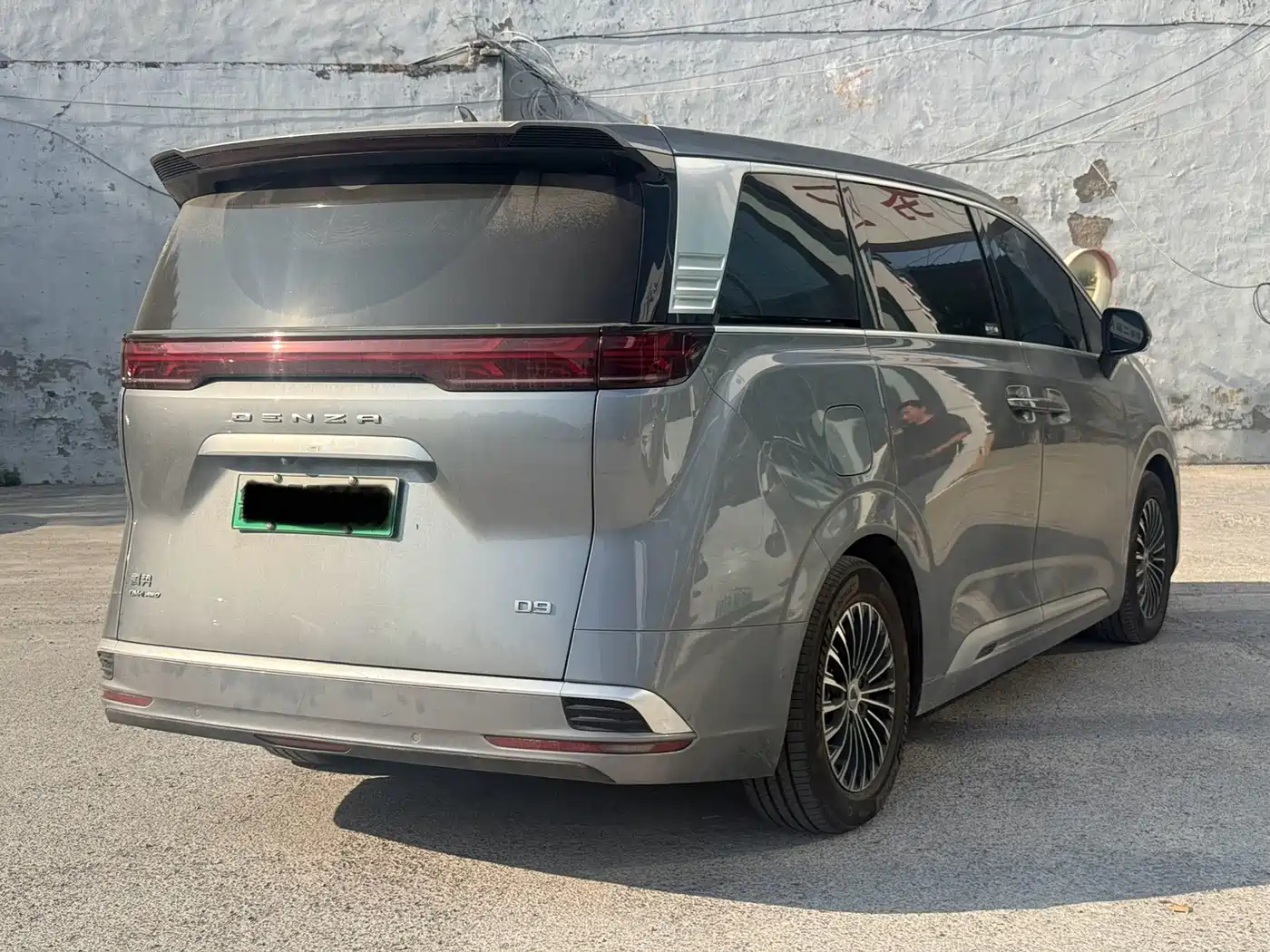 Denza D9 2023 2022 DM-i 970 AWD Flagship