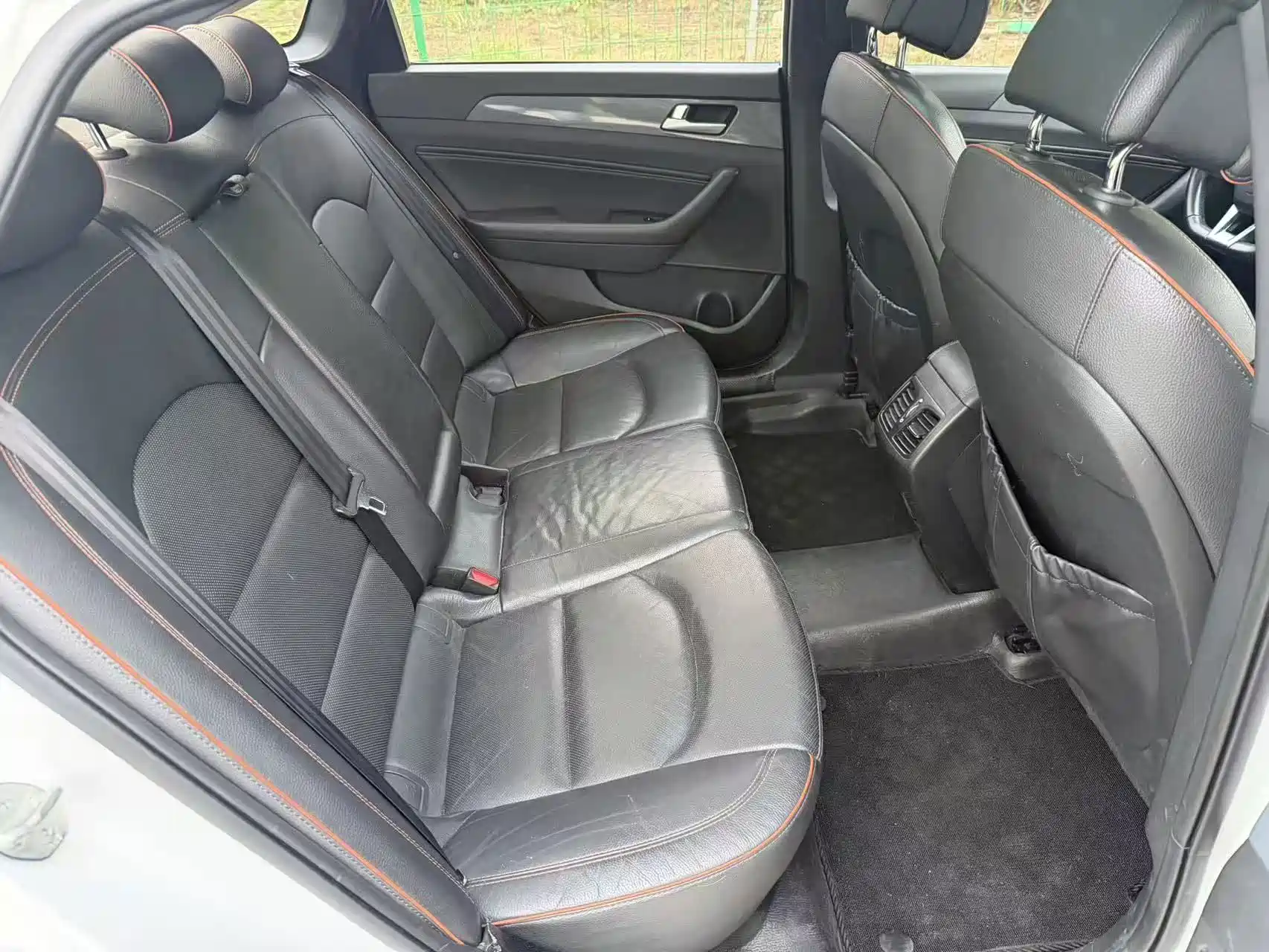 Photo 7 - Hyundai Sonata