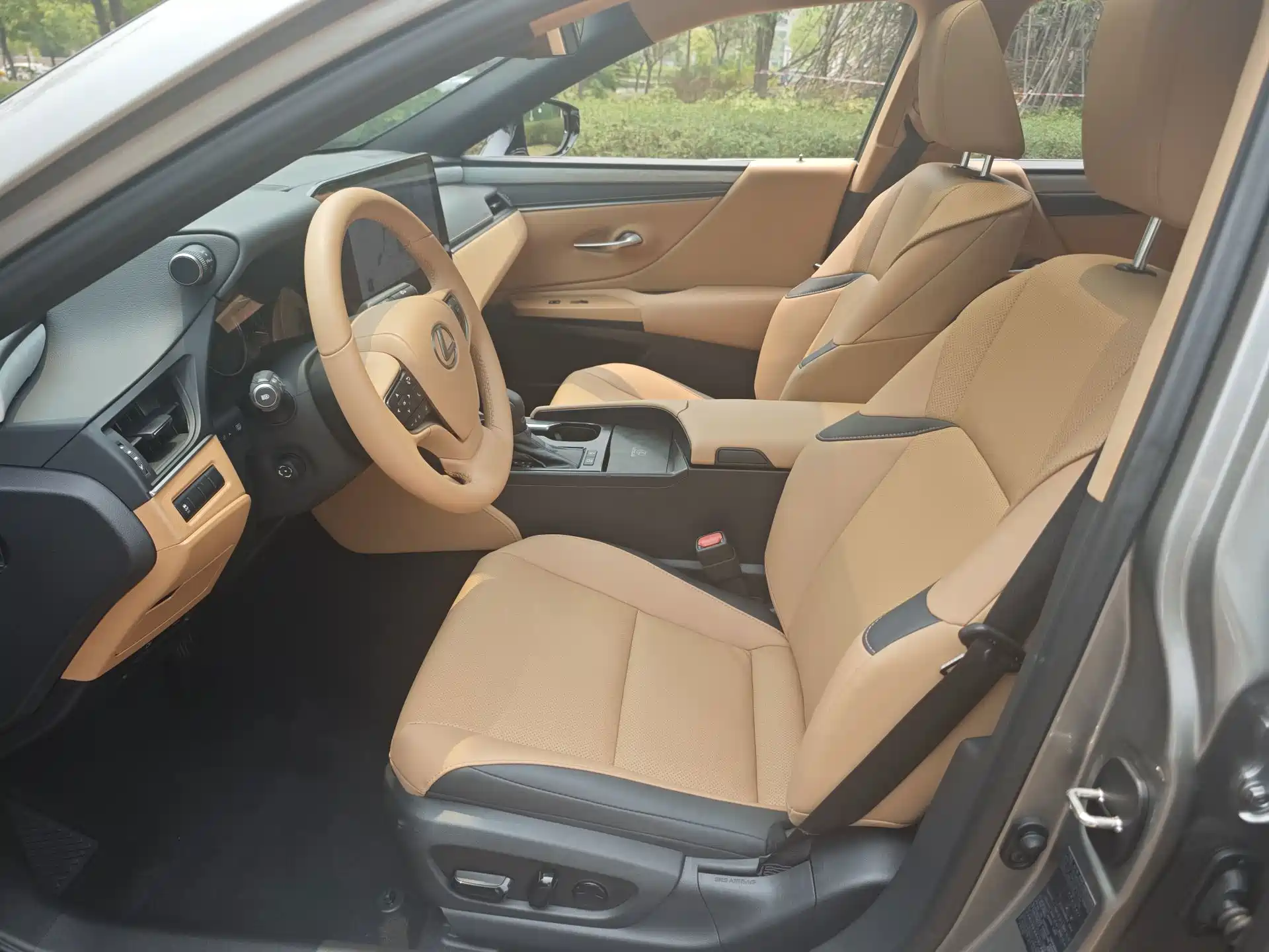 Фото 8 - Lexus ES