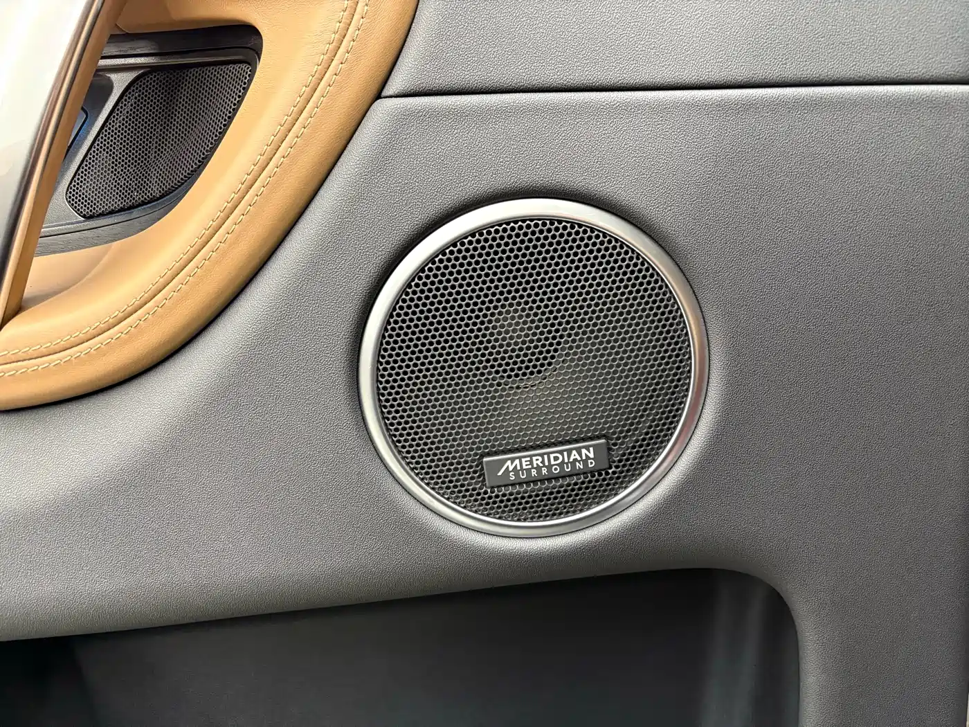 Land Rover Discovery Sport 2024 Luxury Custom Edition фото 12