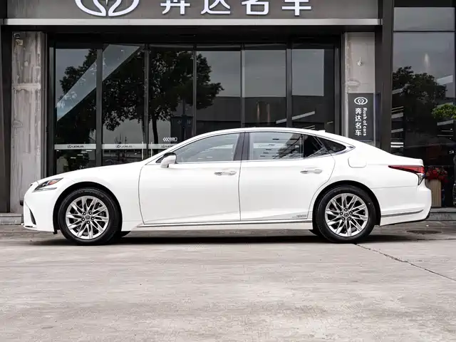 Lexus LS 2020 500h Luxury (China VI) — фото 4