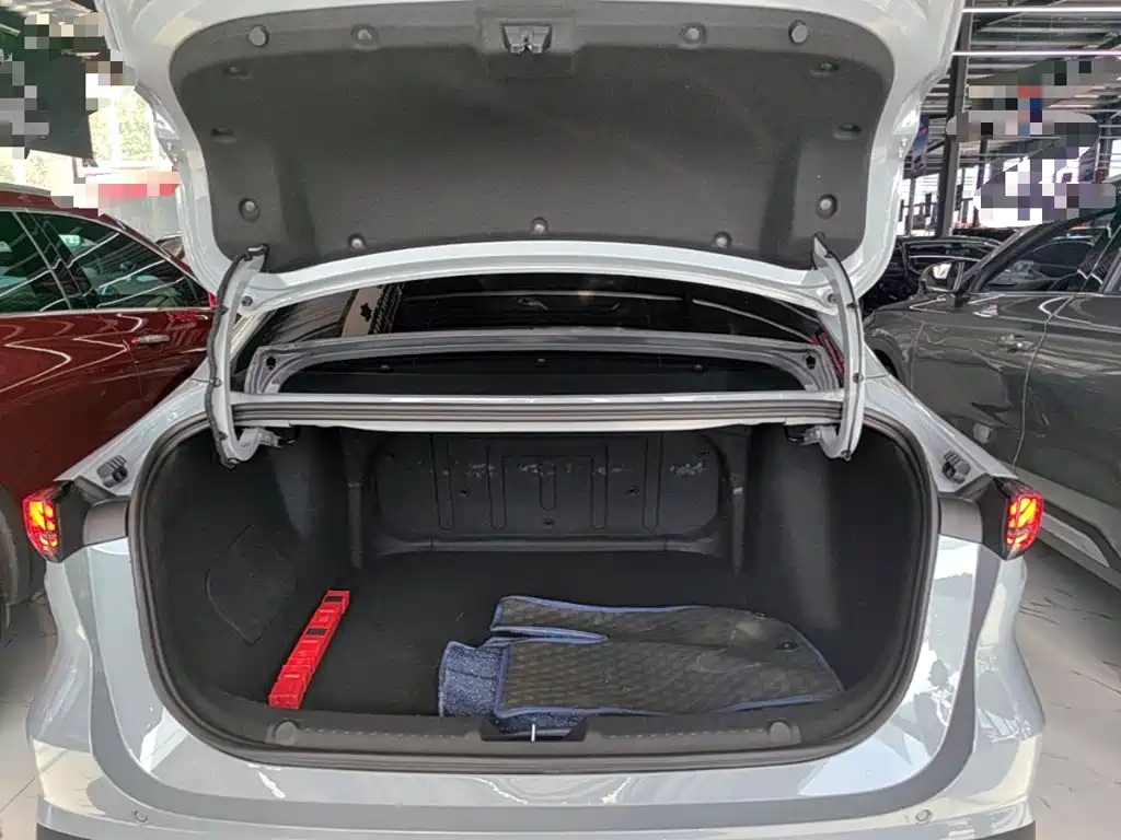Geely Galaxy Galaxy L6 2025 2025 EM-i 60km Voyage Edition
