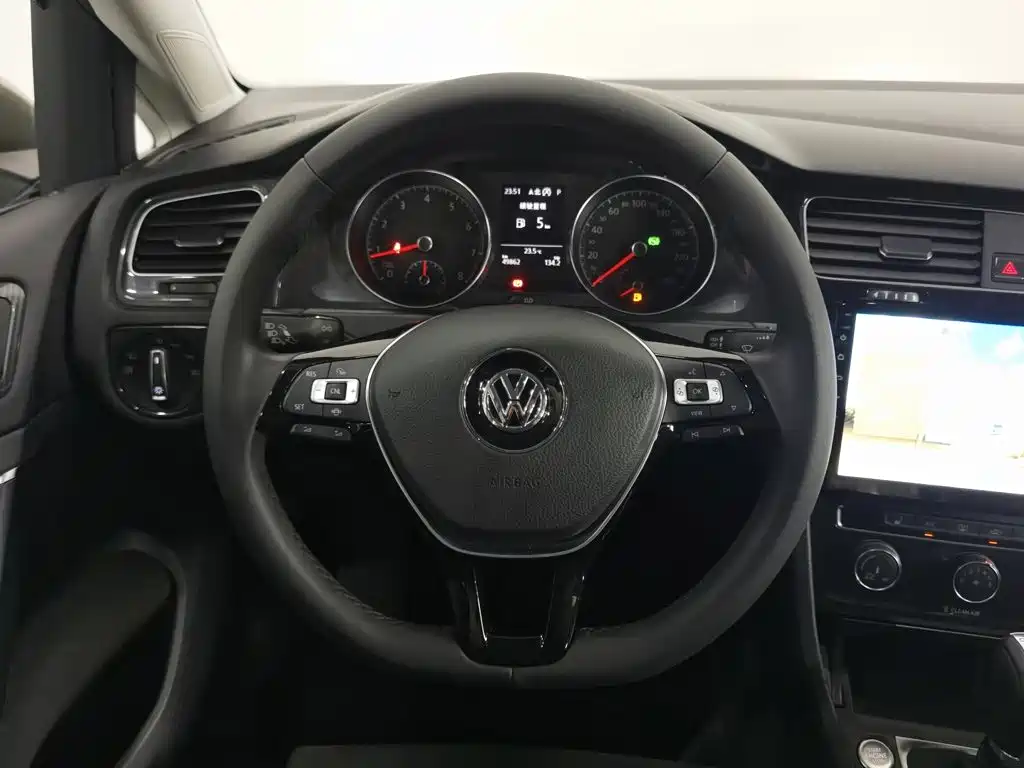 Photo 11 - Volkswagen Golf