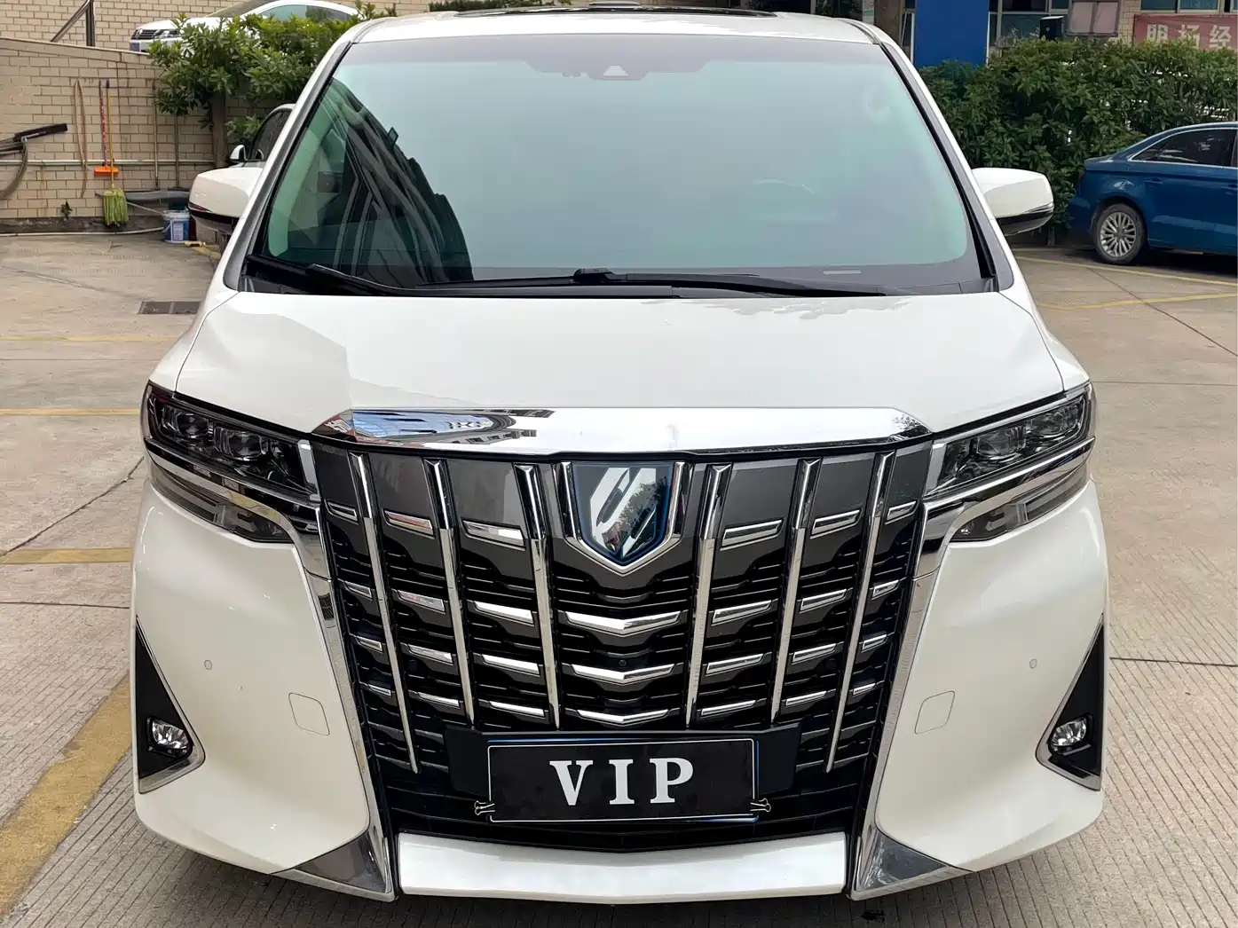 Toyota Alphard 2021 Hybrid 2.5L Premium фото 2