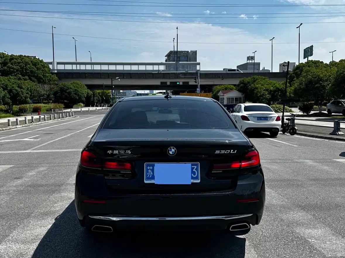 BMW 5-SERIES