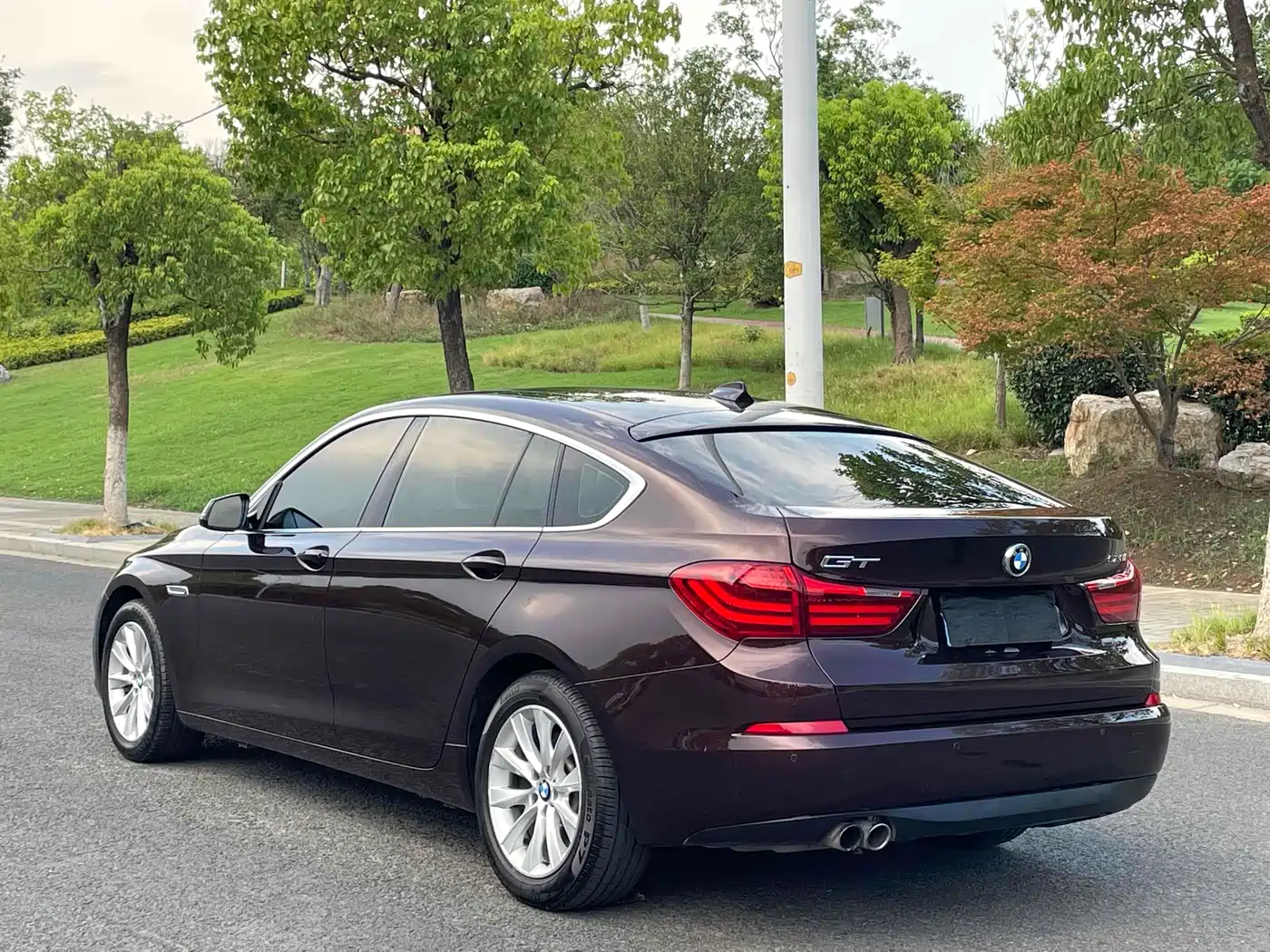 BMW 5 Series GT 2015 528i Leading фото 5