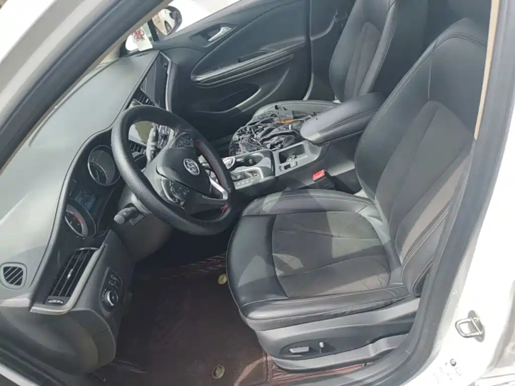 Photo 15 - Buick Verano