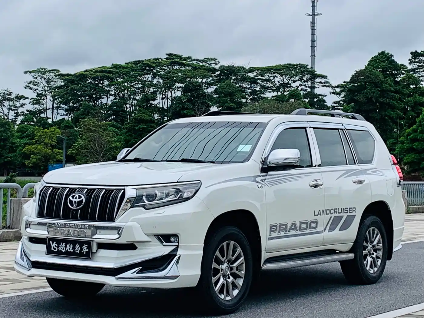 Toyota Prado 2018 3.5L Automatic TX-L NAVI Rear-mounted Spare Tire