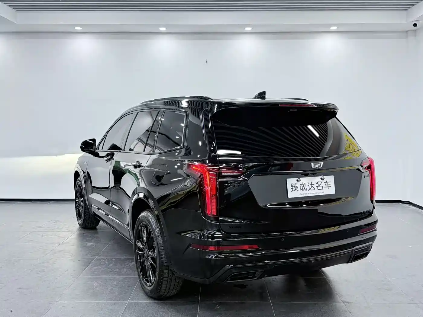 CADILLAC XT6