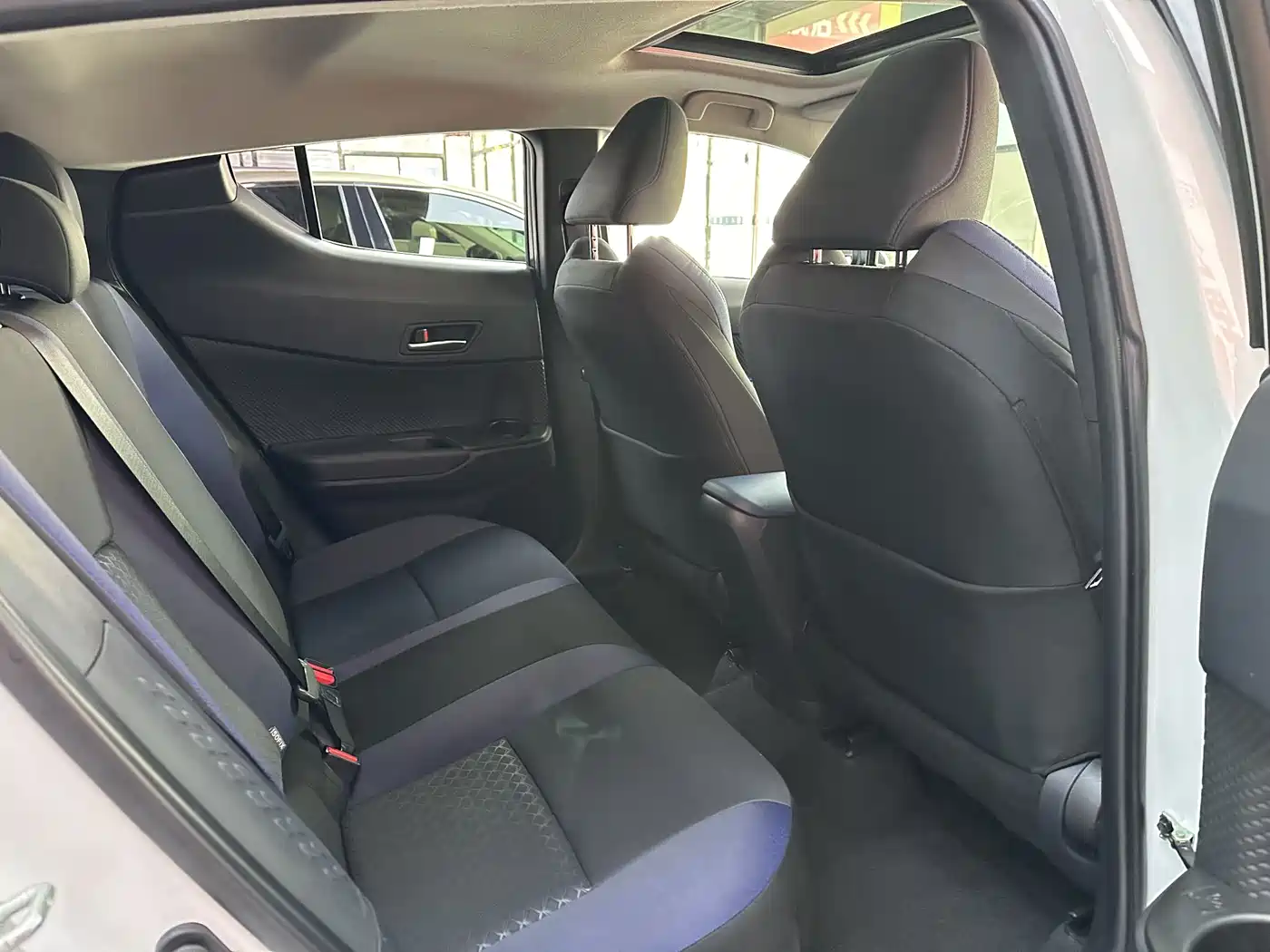 Toyota C-HR 2022 2.0L Comfort Edition фото 8