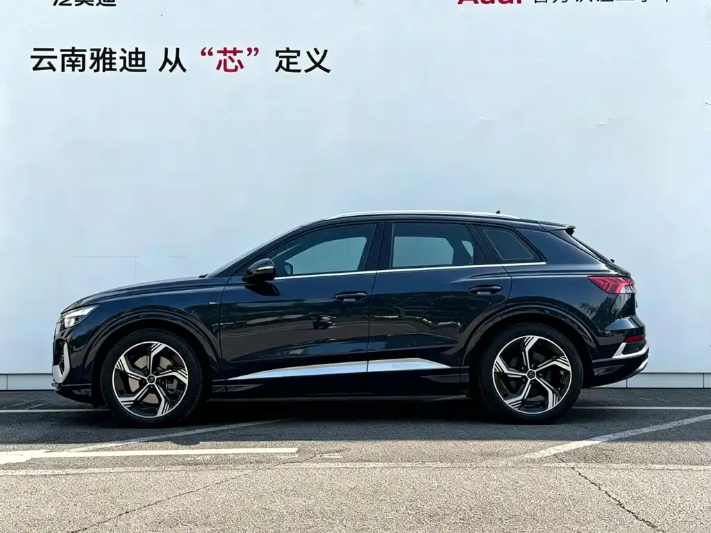 Photo 3 - Audi Q4 e-tron