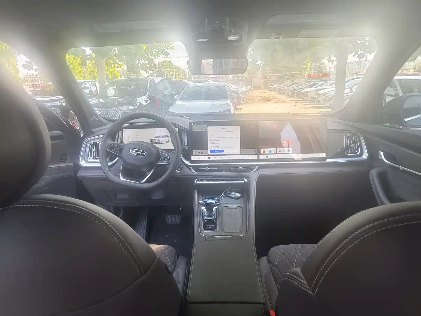 Photo 4 - Geely Monjaro