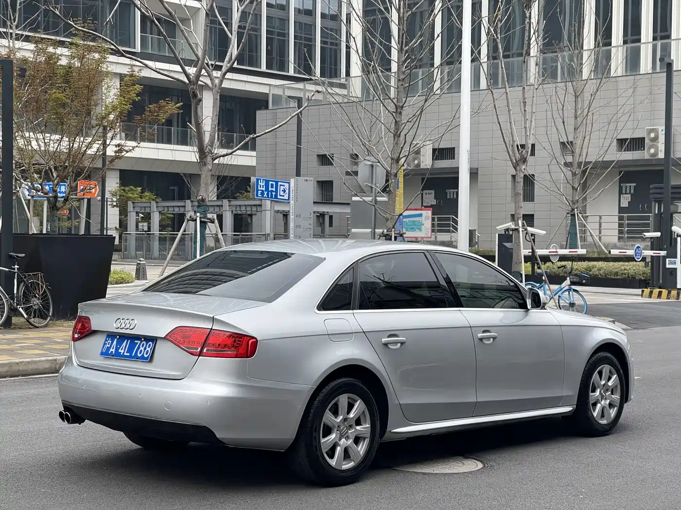 Audi A4L 2010 2.0 TFSI Technology фото 4