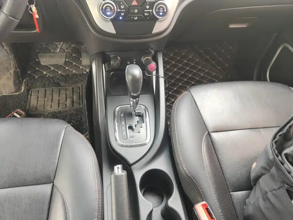 Changan CS35 2017 2016 1.6L Automatic Luxury Model China V