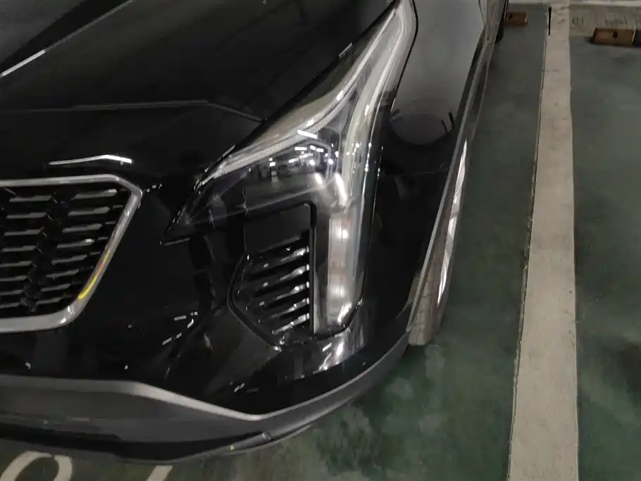 CADILLAC XT4
