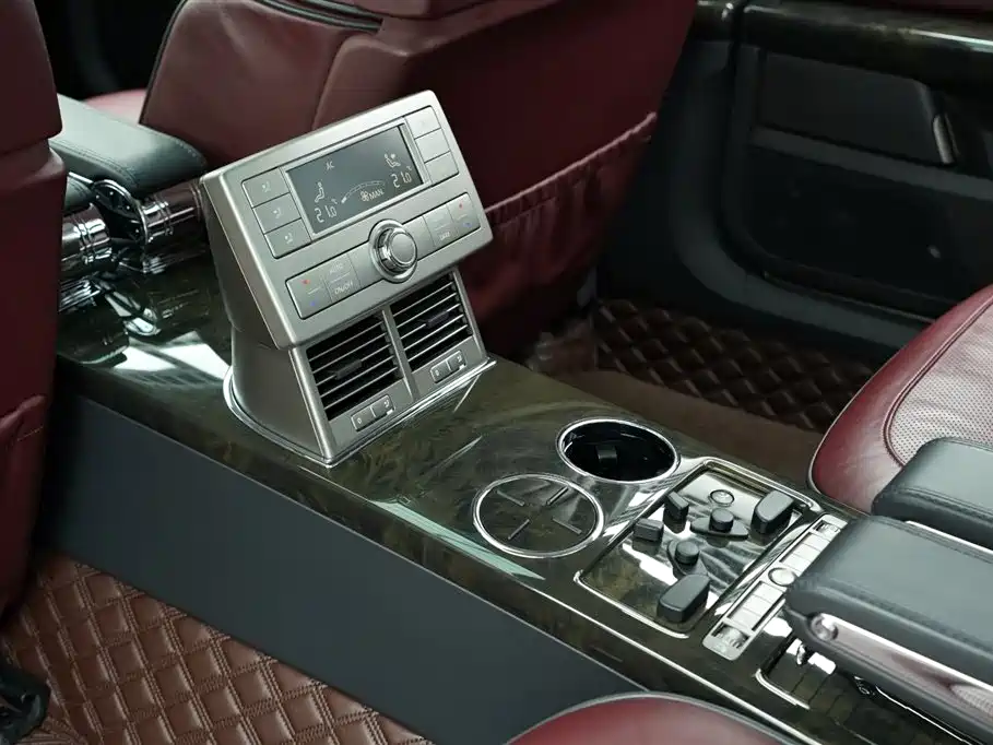 Volkswagen Phaeton 2011 4.2L V8 4-seat Extended Individual Edition фото 19