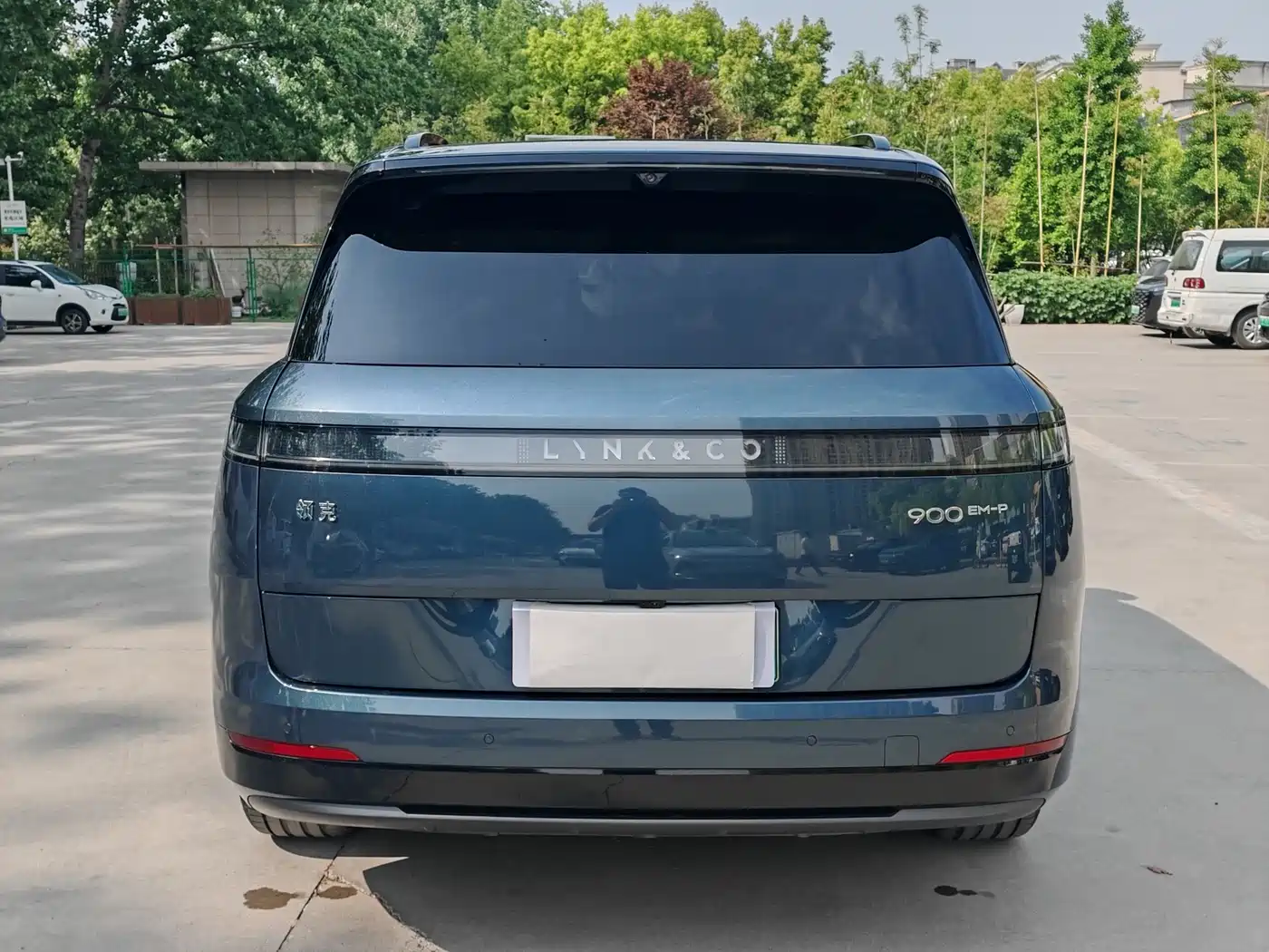 LYNK & CO 900