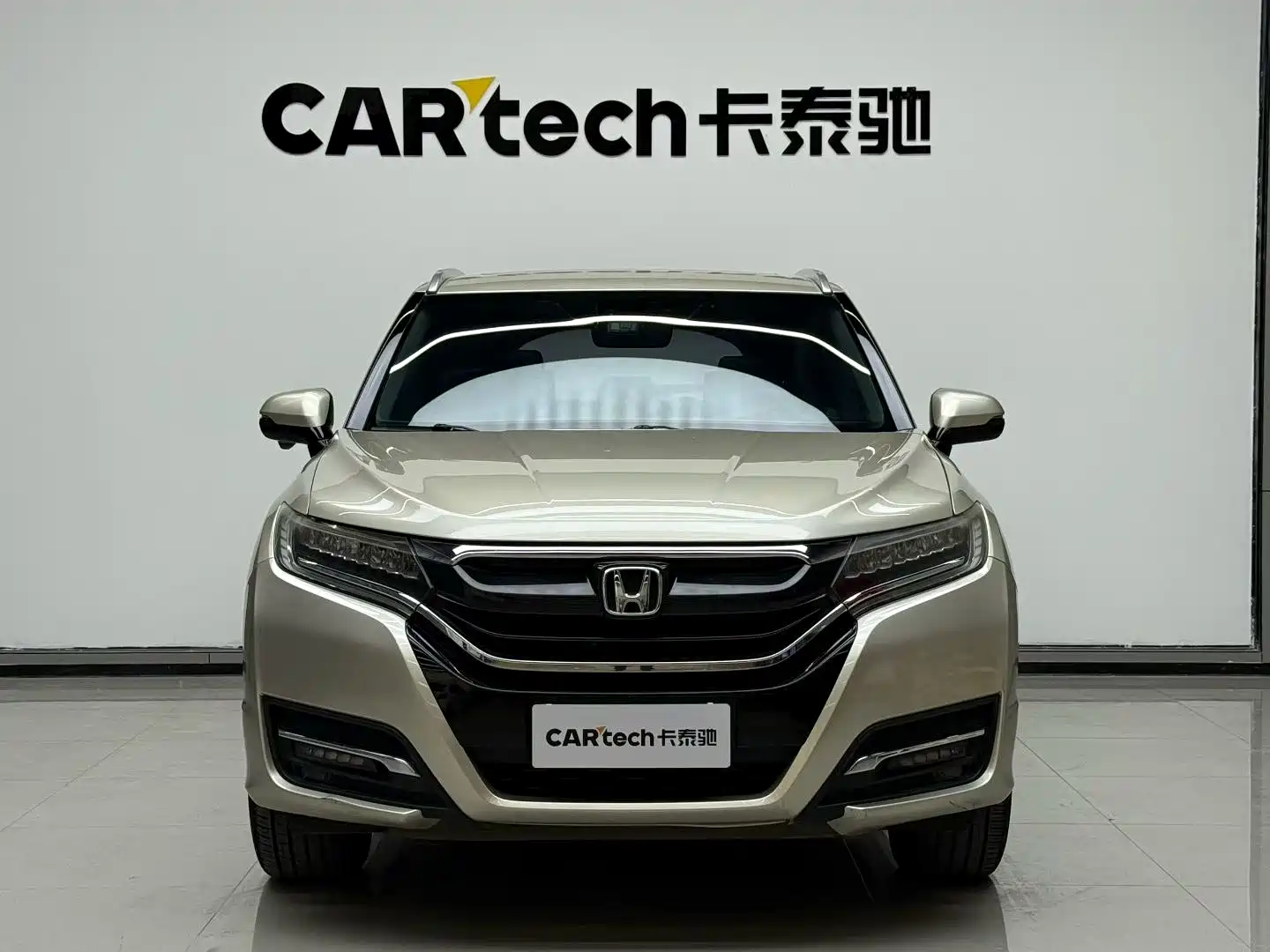 Фото 2 - Honda UR-V
