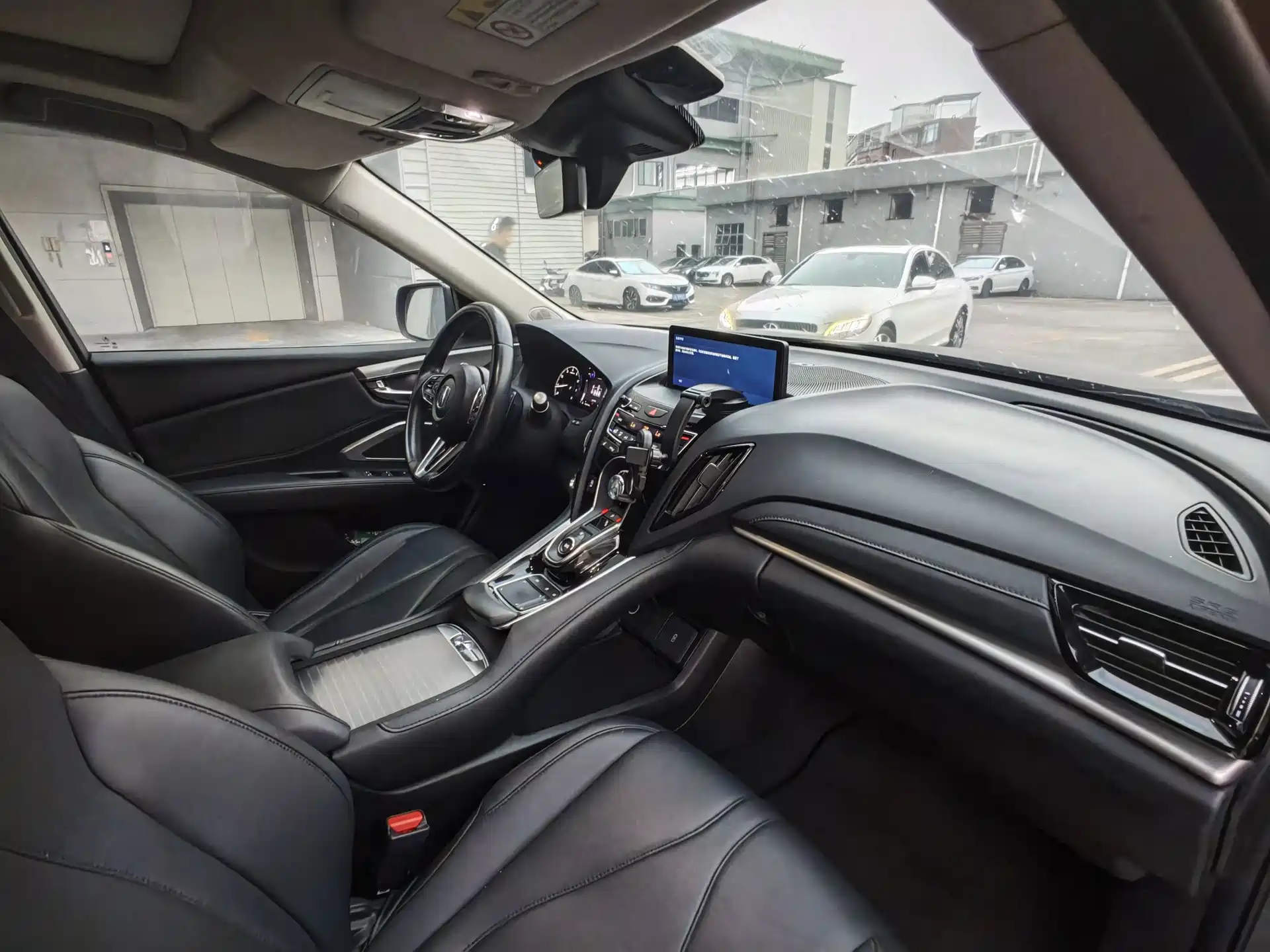 Photo 13 - Acura RDX