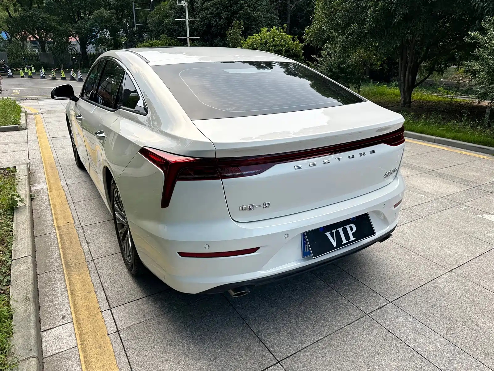 Фото 13 - Besturn B70