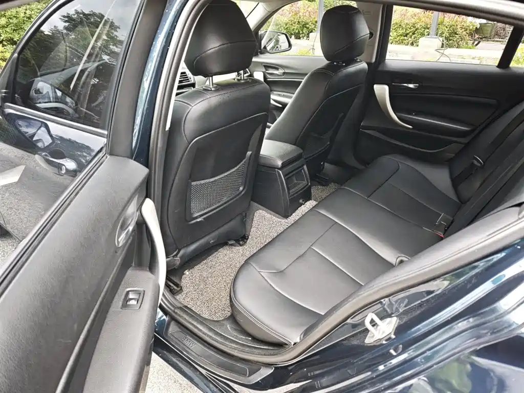 BMW 1 Series (Import) 2016 118i Leading фото 10