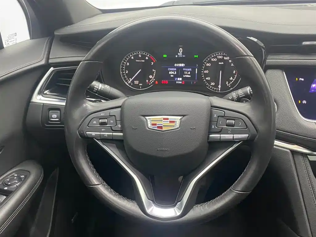 CADILLAC XT6