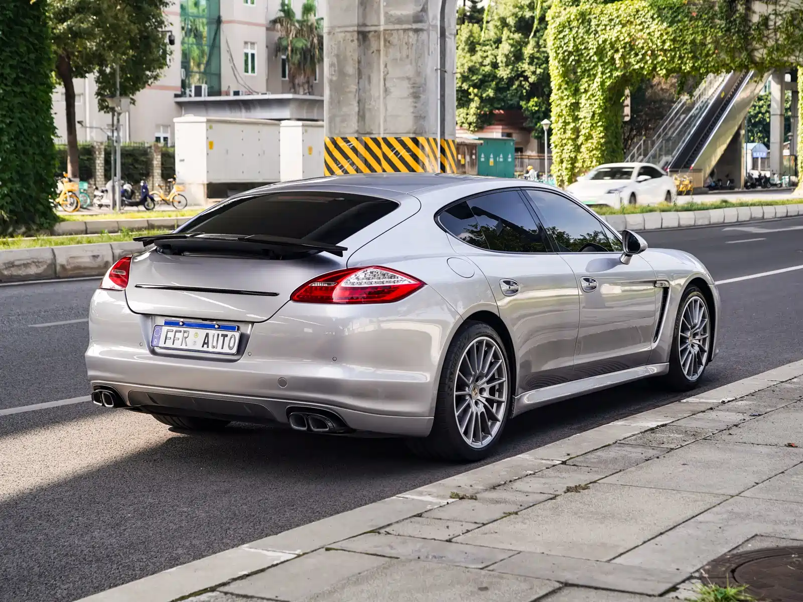 Фото 21 - Porsche Panamera
