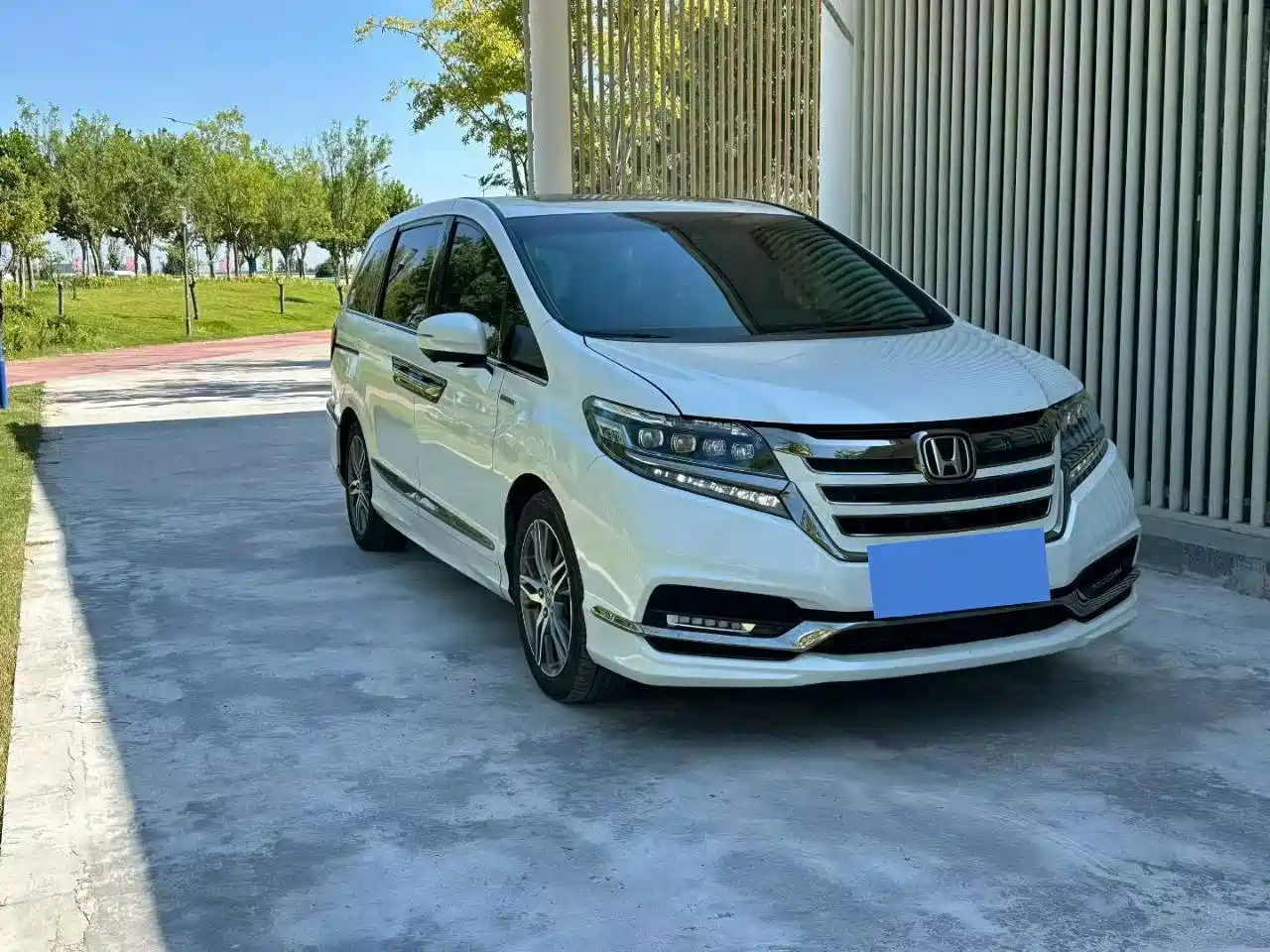 Photo 1 - Honda Elysion