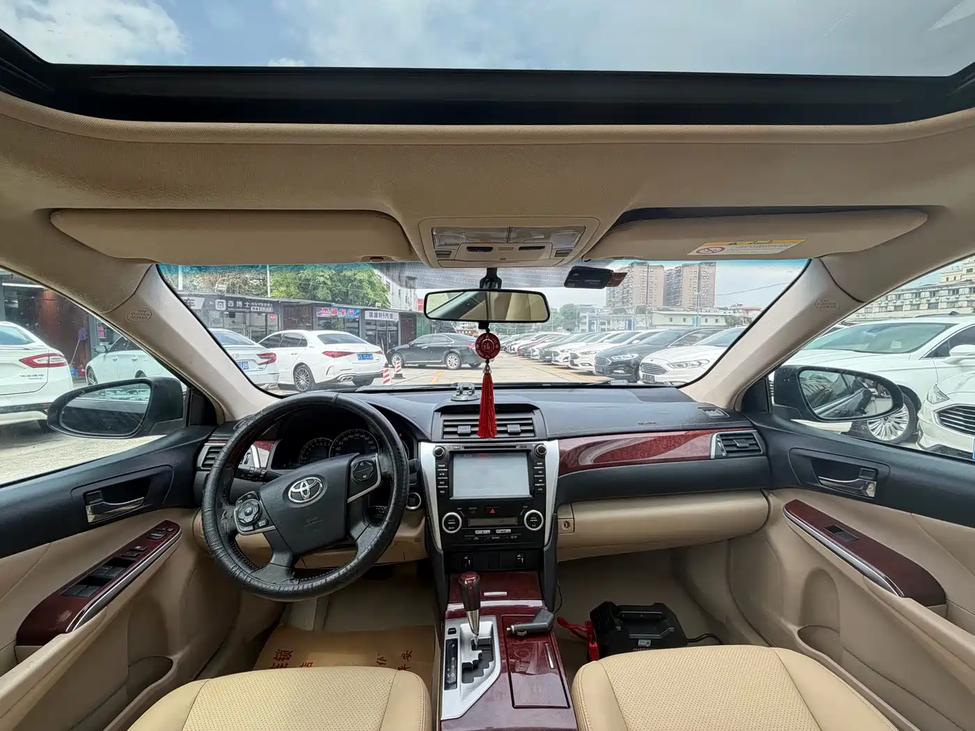 Фото 9 - Toyota Camry
