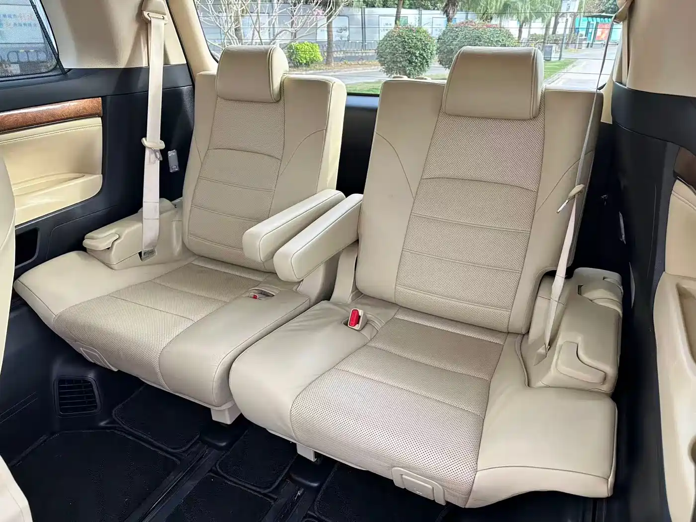 Toyota Alphard 2018 3.5L Premium фото 16