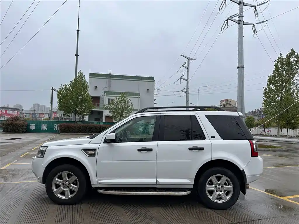 Land Rover Freelander 2 2011 3.2L i6 SE Petrol фото 18