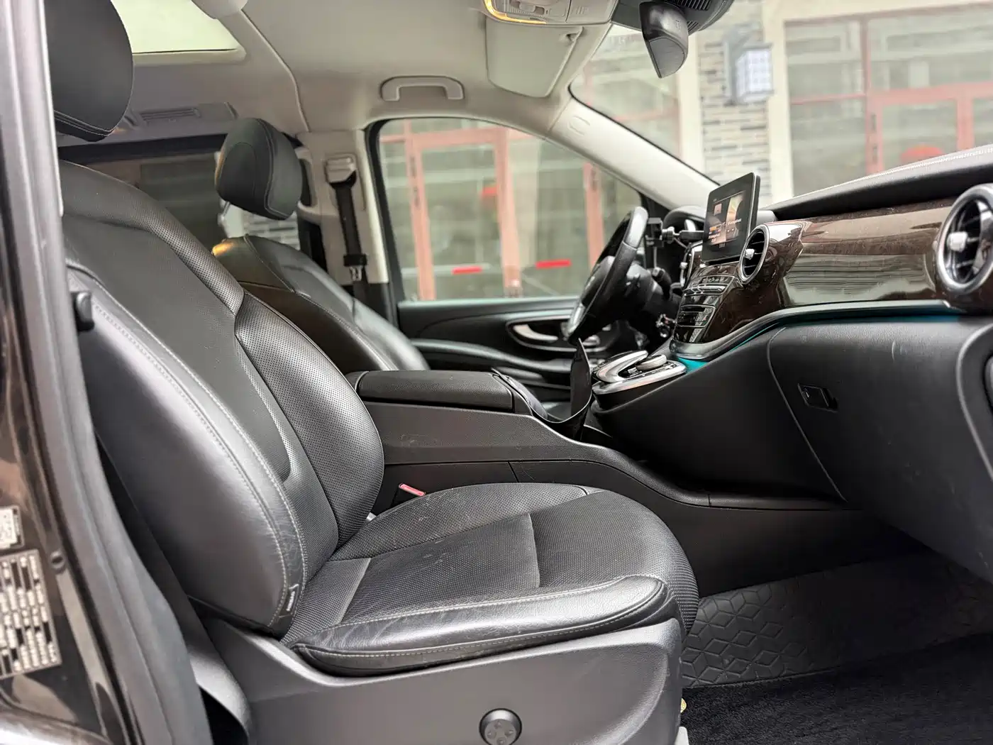 Mercedes-Benz V-Class 2017 Model V 260 Premium Edition фото 9