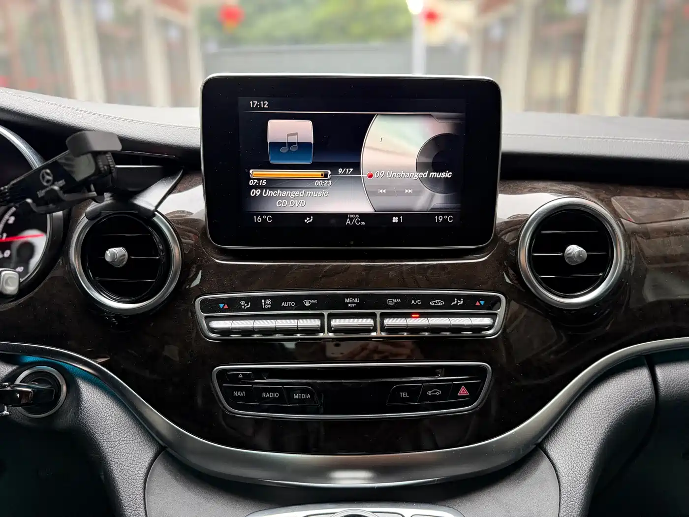 Mercedes-Benz V-Class 2017 Model V 260 Premium Edition фото 16