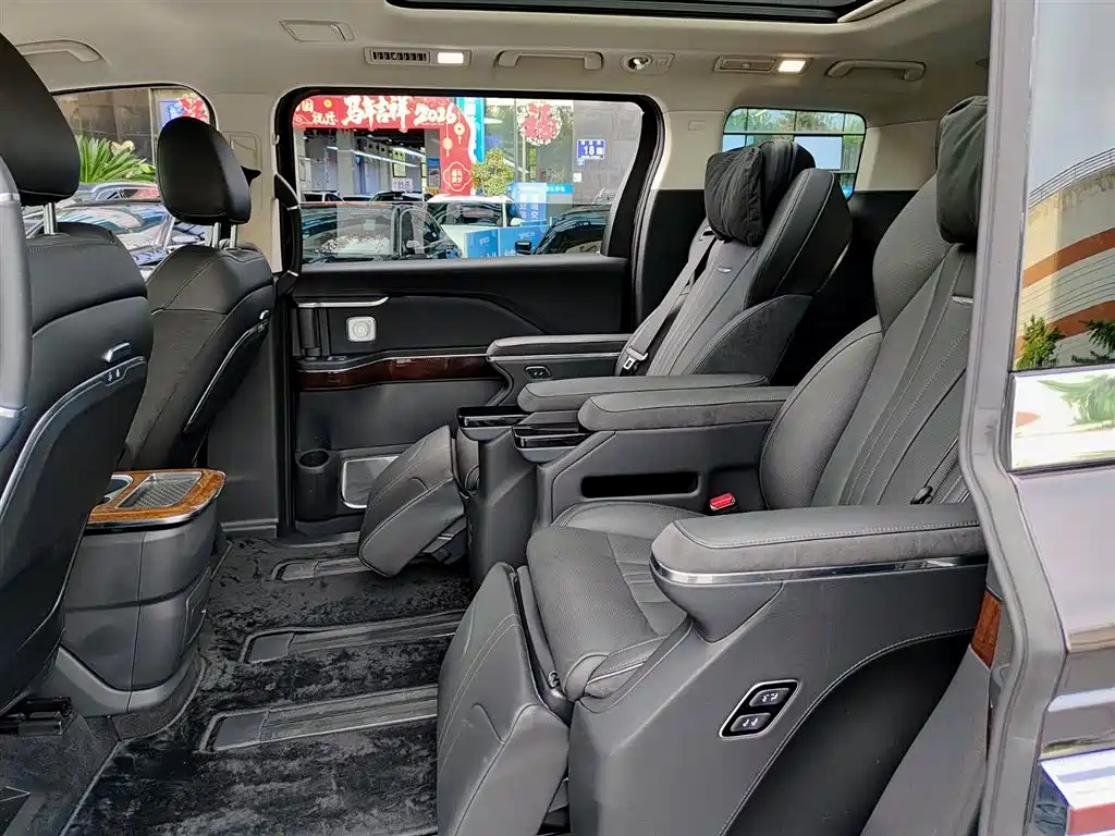 Hongqi HQ9 PHEV 2024 Model 2.0T AWD Luxury Edition фото 8