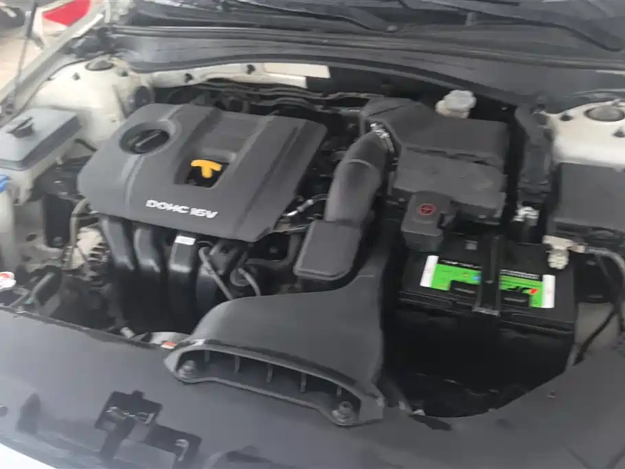 Kia K5 2016 2.0L Automatic LUX фото 10