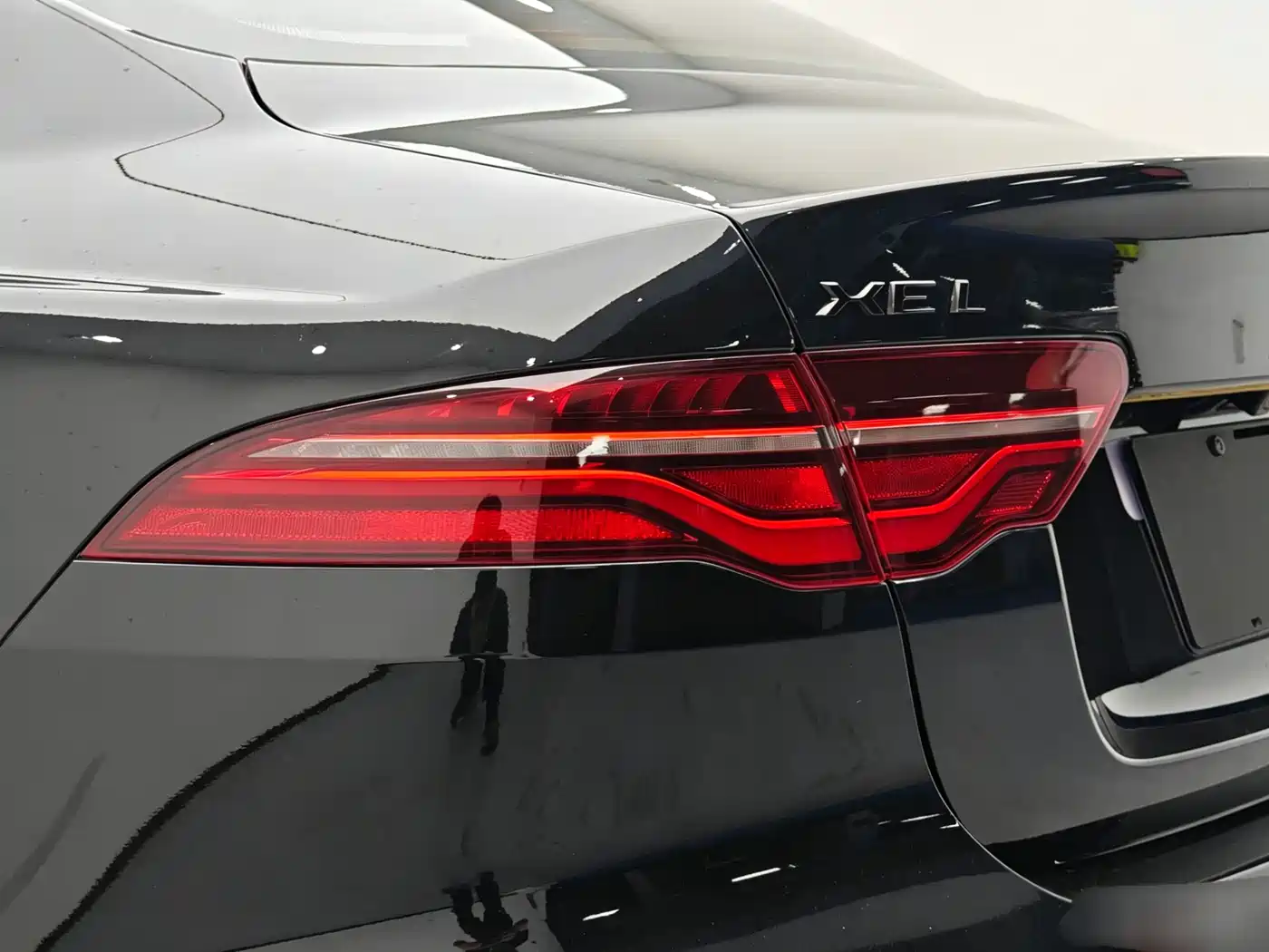 Jaguar XEL 2021 2.0T 250PS Gloss Black Sport Edition фото 6