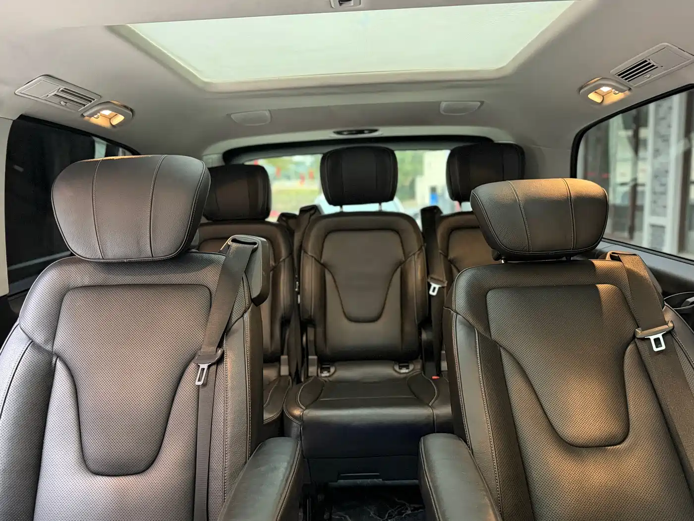 Mercedes-Benz V-Class 2017 Model V 260 Premium Edition фото 12