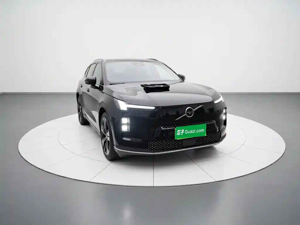 2026 Volvo XC70 Plug-in Hybrid