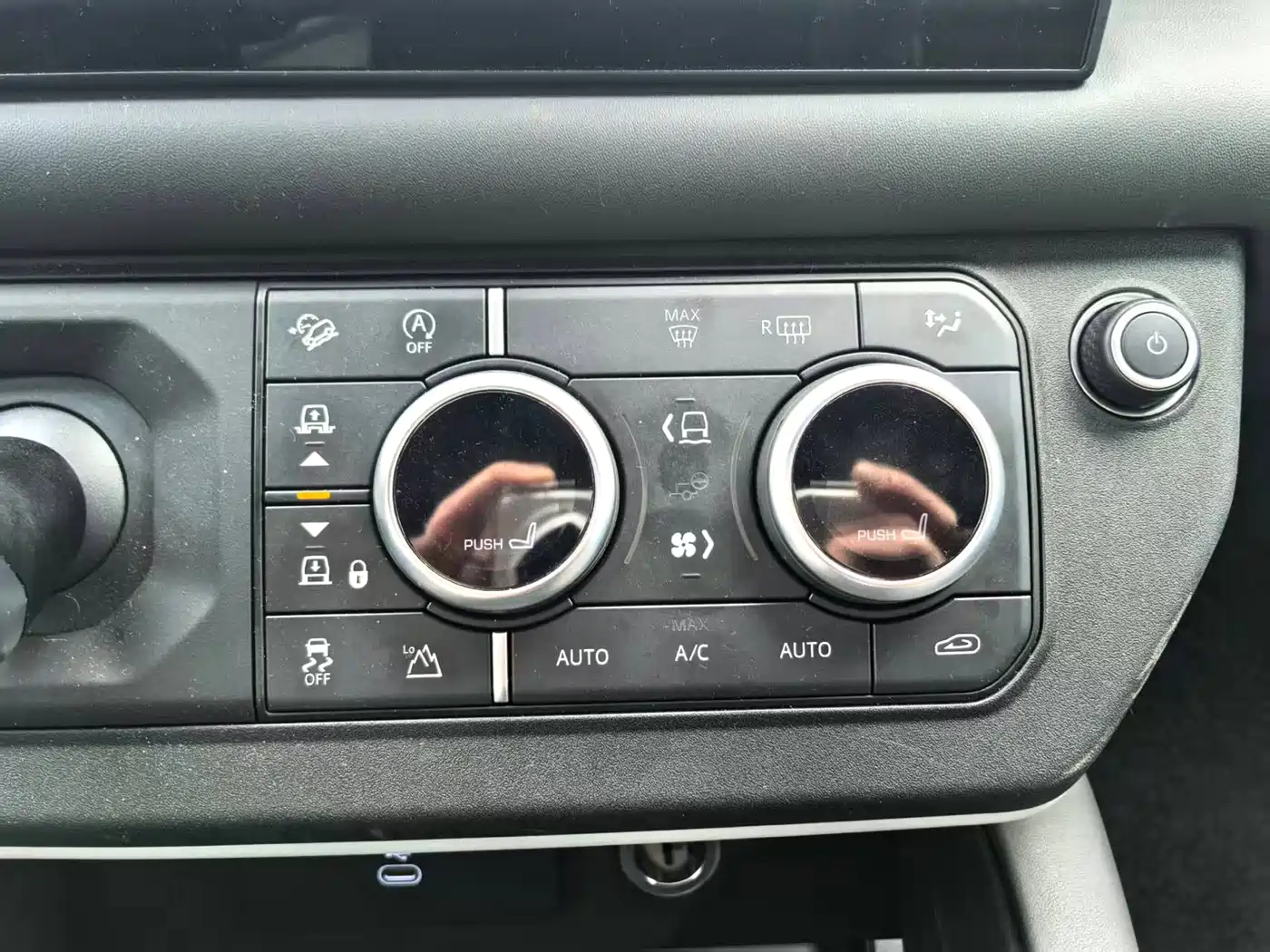 Land Rover Defender 2025 110 3.0T P400 X фото 6