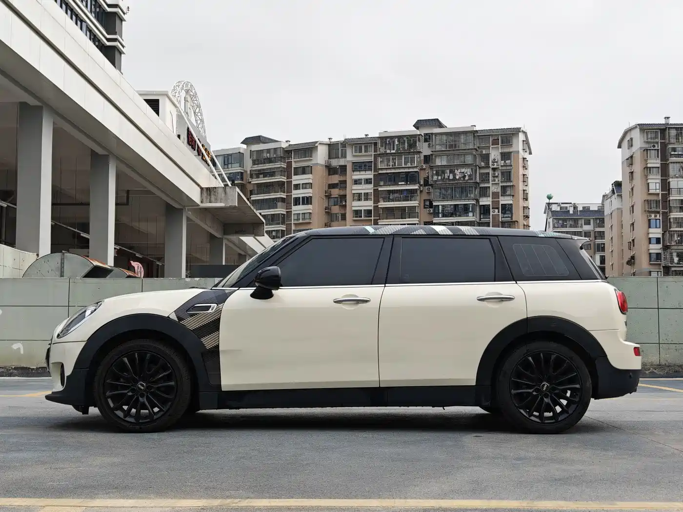MINI CLUBMAN 2019 1.5T ONE Aesthetics Edition фото 8