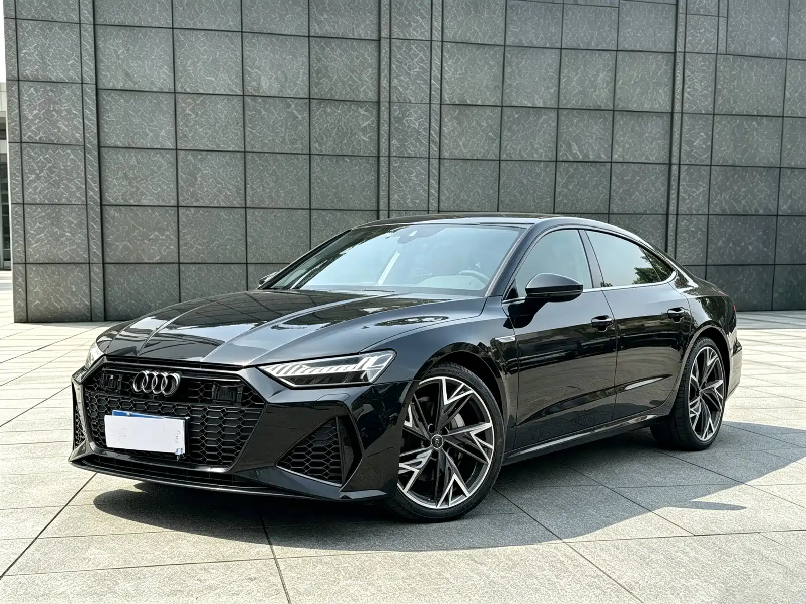 Фото 1 - Audi A7L