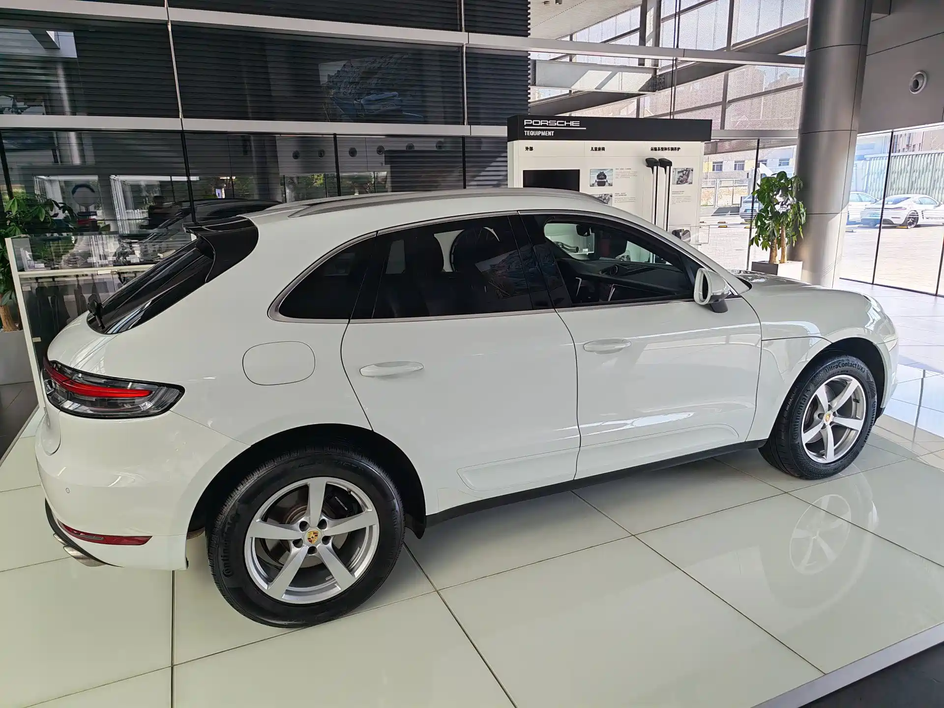 Фото 28 - Porsche Macan